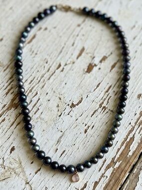 Peacock Freshwater Pearl Choker Style Necklace w/Rose Quartz Pendant